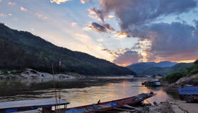 Pak Beng Suset on the River